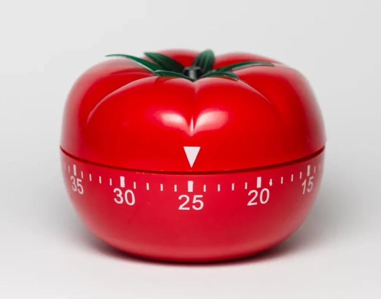 Technika Pomodoro, czyli jak timer ustawiony na 25 minut pomoże Ci efektywnie zarządzać pracą i poprawi Twoją koncentrację